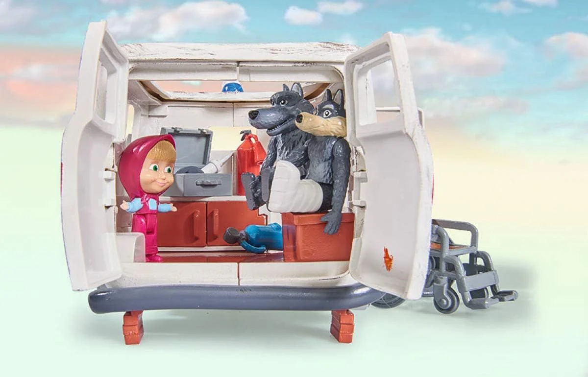 Simba Masha Ambulance Play set 109309863WEB - Image 4