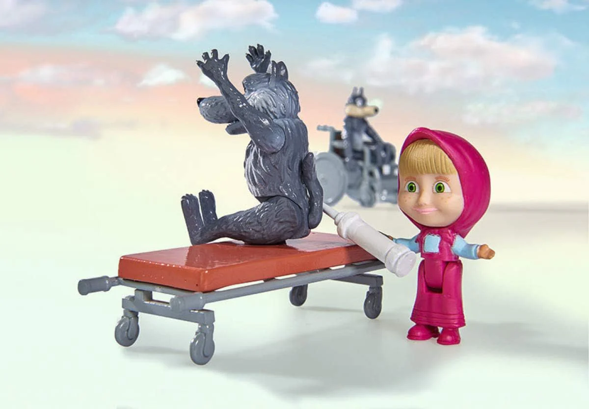 Simba Masha Ambulance Play set 109309863WEB - Image 5