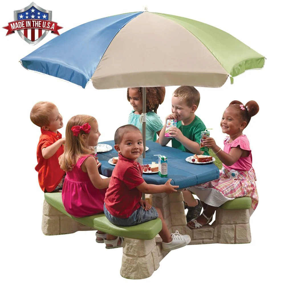 Step2 Naturally Playful Picnic Table with Umbrella 843800