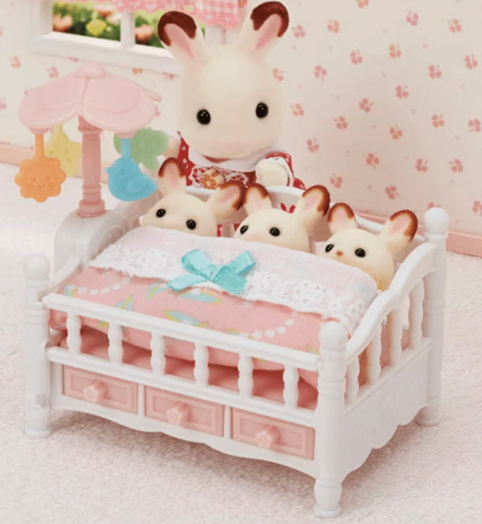 Sylvanian Families Crib with Mobile 5534 - Image 2