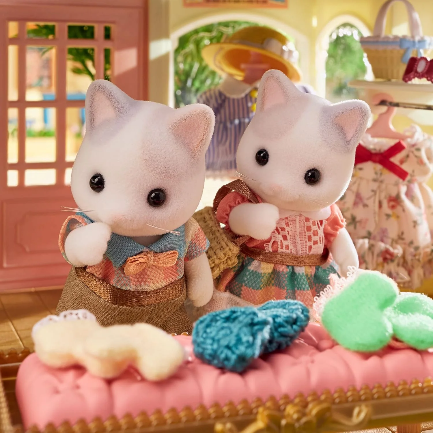 Sylvanian Families Latte Cat Family 04422173