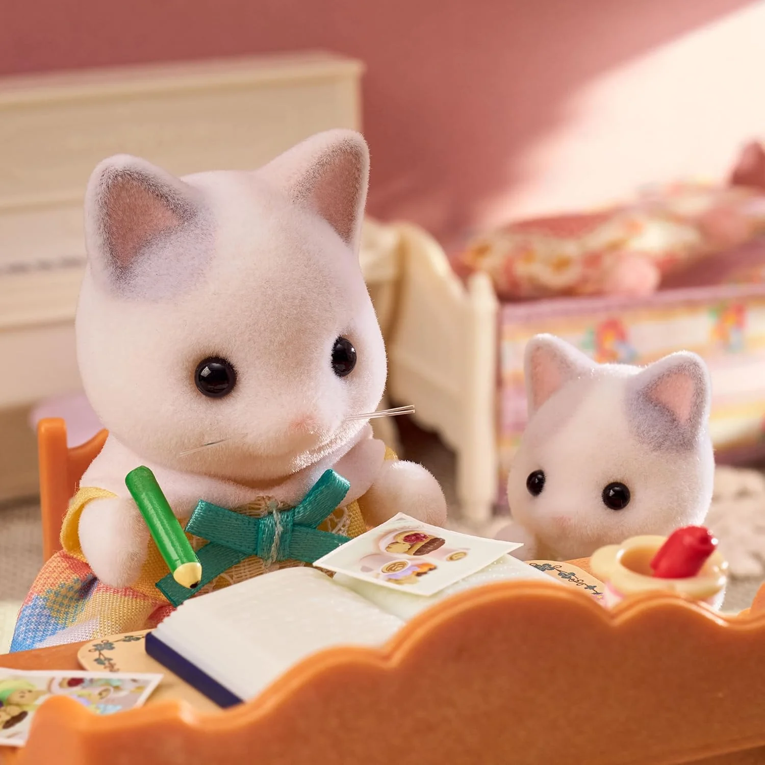 Sylvanian Families Latte Cat Family 04422173 - Image 2