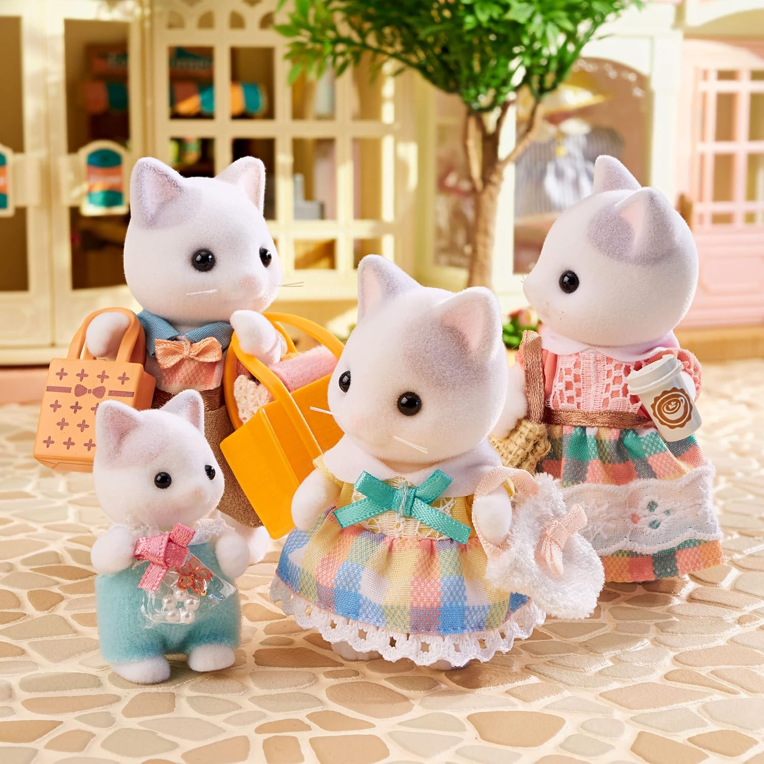 Sylvanian Families Latte Cat Family 04422173 - Image 6