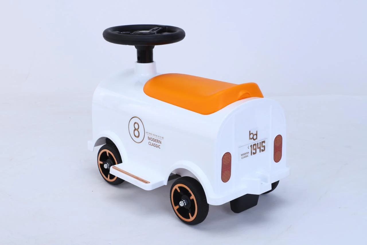 Train with Attachment White 8112-T - Image 3