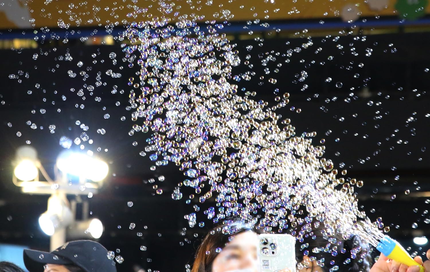 Uncle Bubble Fun Confetti Bubbler - Image 2