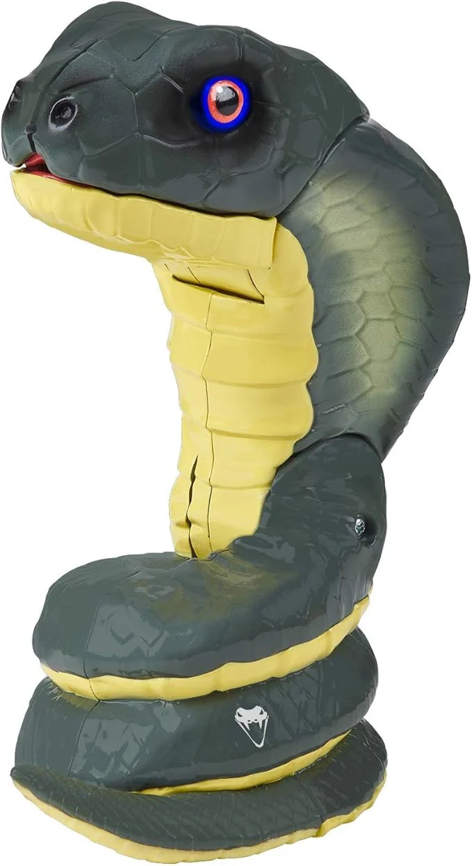 Untamed Fingerlings Cobra Fang Snake with Lunge Attack 3840 - Image 2