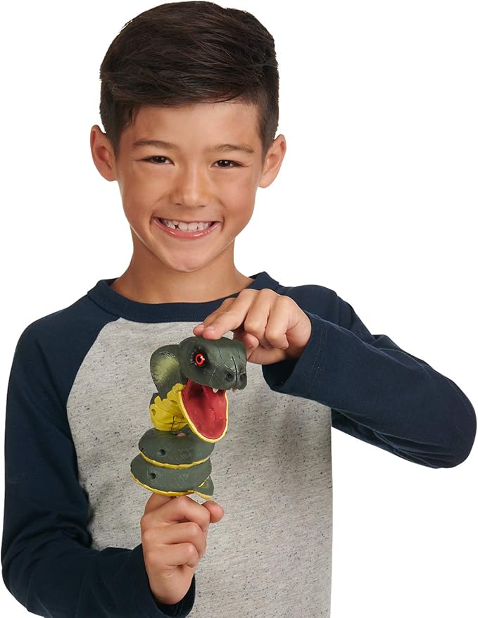 Untamed Fingerlings Cobra Fang Snake with Lunge Attack 3840 - Image 5